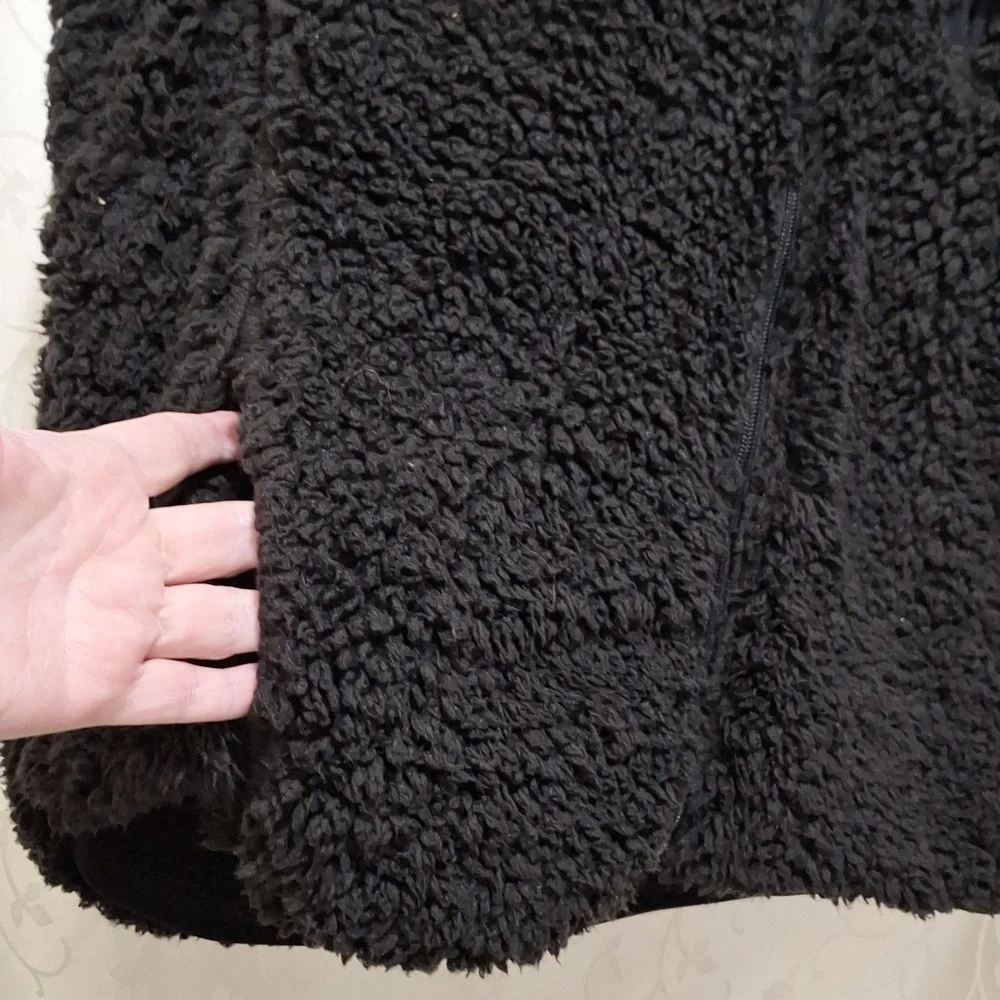 Weatherproof Hooded Black Sherpa Vest - Picture 4 of 8